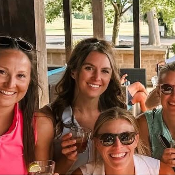 Meet your Posher, Andria - Picture 2 of 5